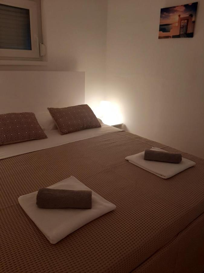 Apartment Enis Barbariga Exterior photo