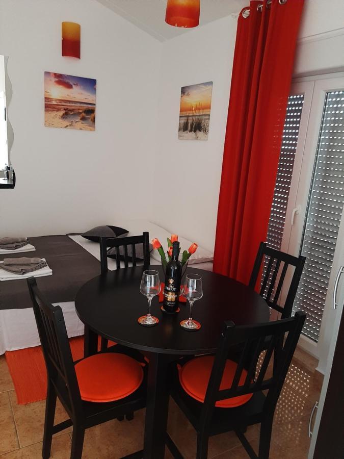 Apartment Enis Barbariga Exterior photo