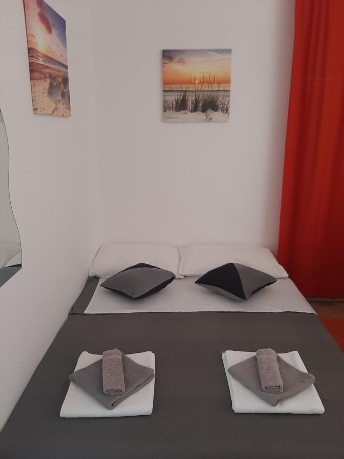 Apartment Enis Barbariga Exterior photo